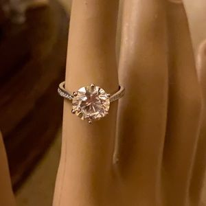 W- 6 Karot Cubic Zircona Womens Ring Size 6